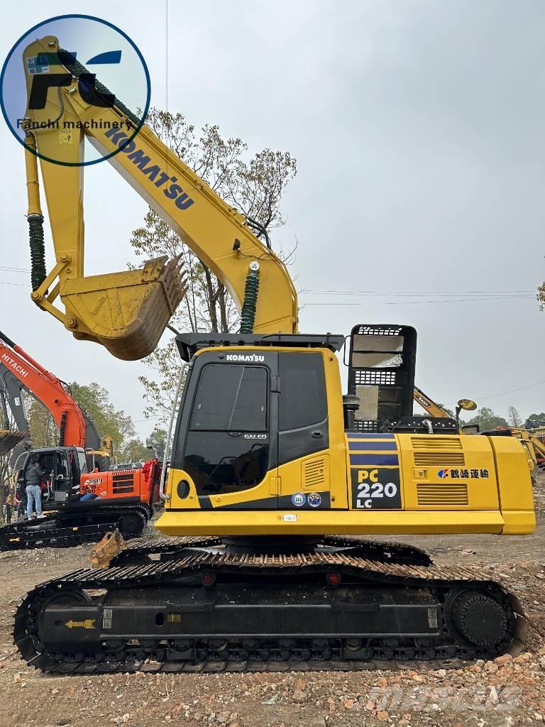 Komatsu 220 Гусеничні екскаватори