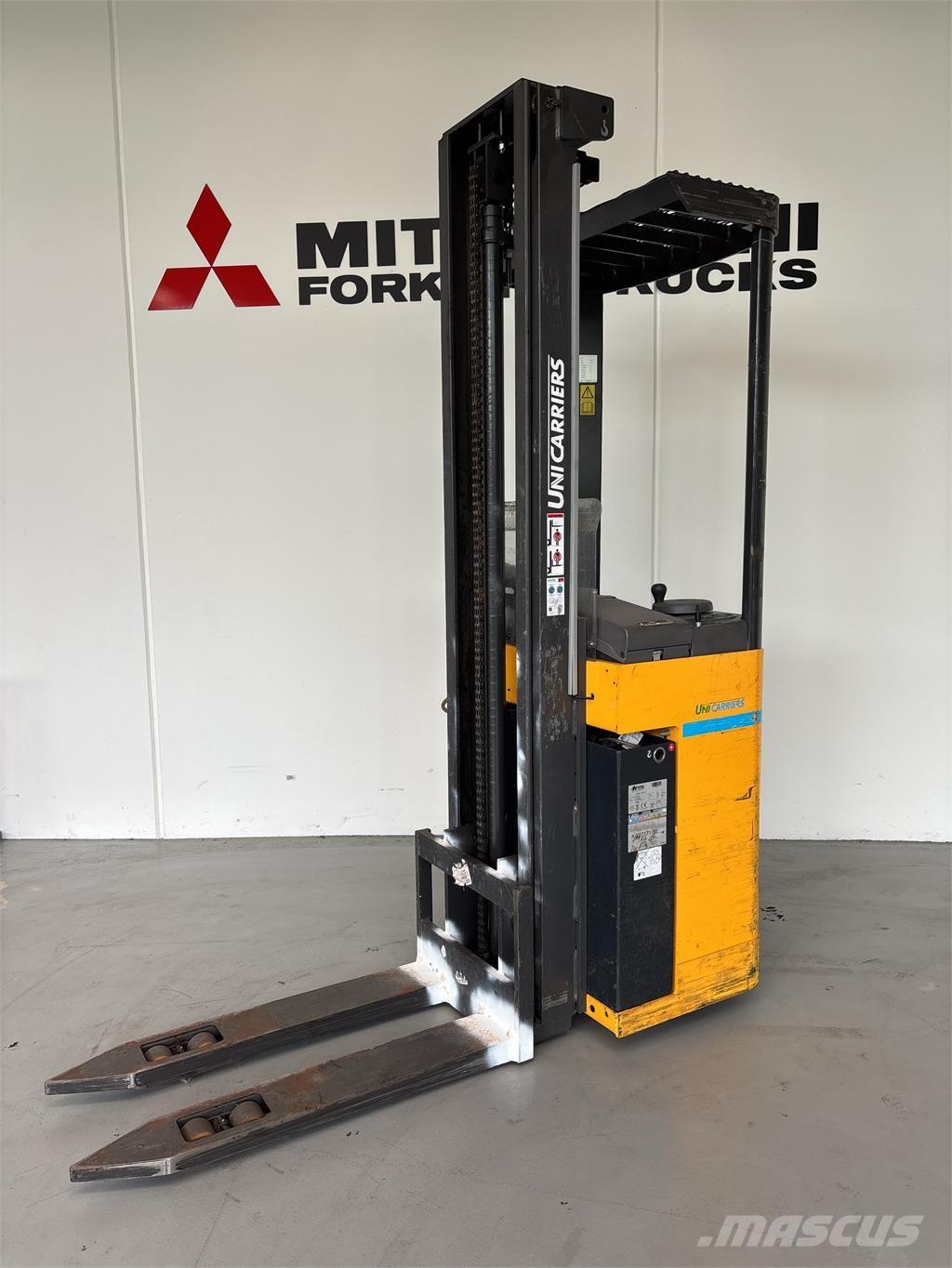 Atlet A160 Самохідні електроштабелери