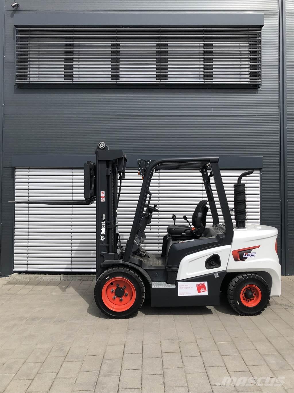 Bobcat D30NX Дизельні навантажувачі