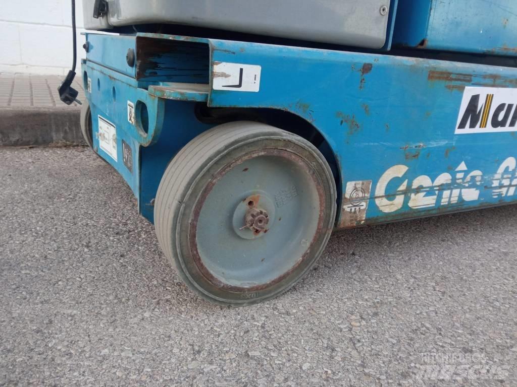 Genie GRC 12 Вертикальні щоглові підйомники