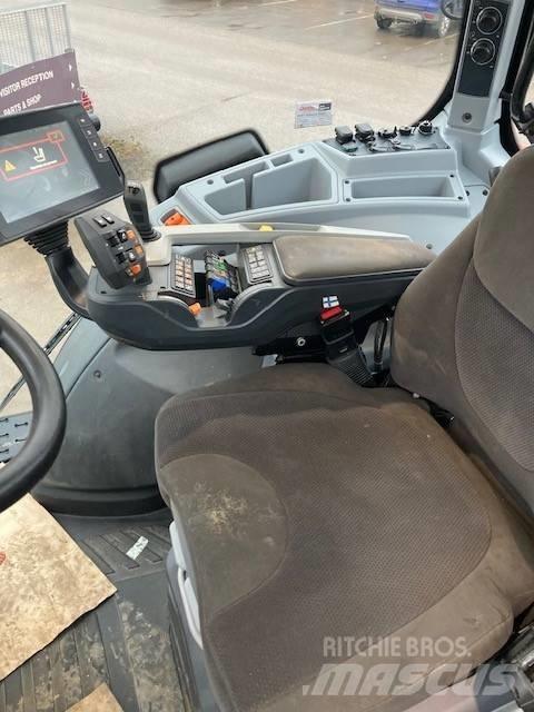 Valtra T214 Versu Трактори