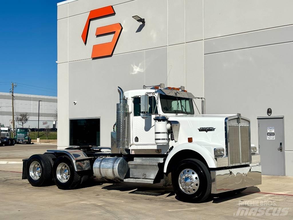 Kenworth W 900 Тягачі