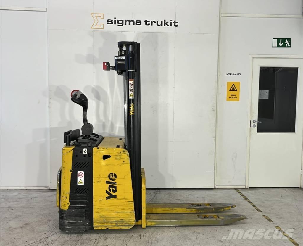 Yale MS 12 X Самохідні електроштабелери