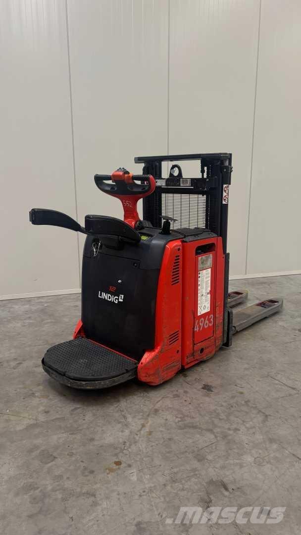 Linde D12AP Самохідні електроштабелери