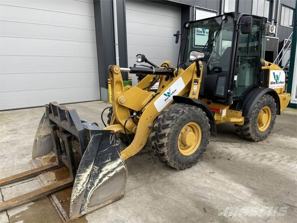 CAT 906M (7164) Багатофункціональне обладнання для вантажних і землекопальних робіт