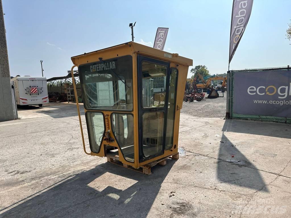 CAT 140 H Кабіна