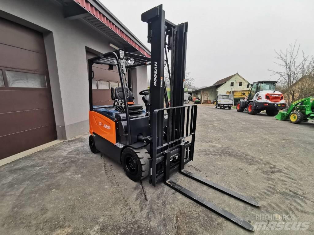 Doosan B25S-7 Електронавантажувачі