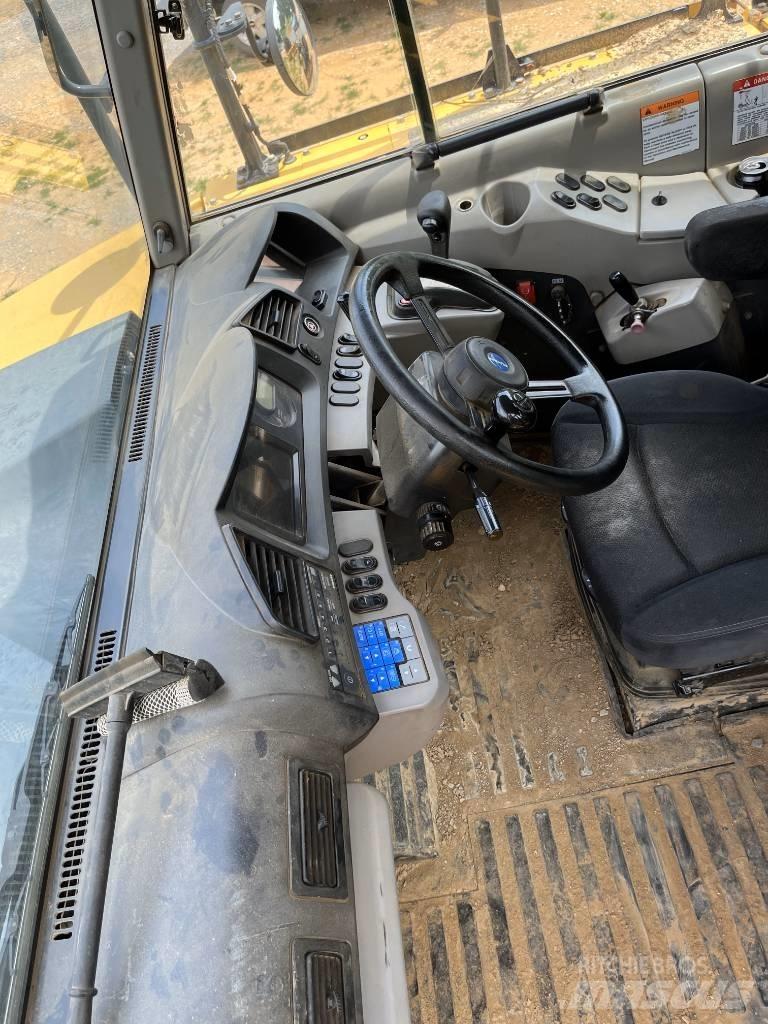 Komatsu HM 400 Зчленовані самоскиди