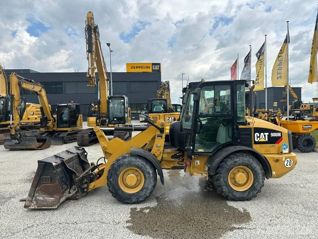 CAT 906 Фронтальні навантажувачі