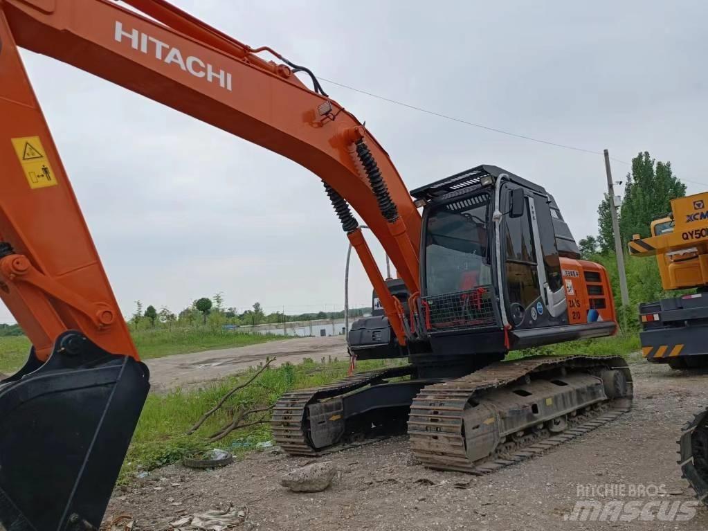 Hitachi ZX210 Гусеничні екскаватори