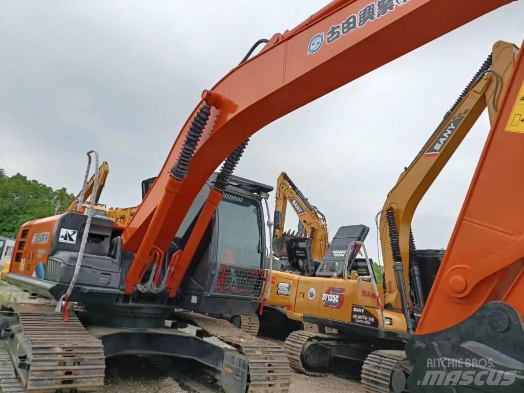Hitachi ZX210 Гусеничні екскаватори