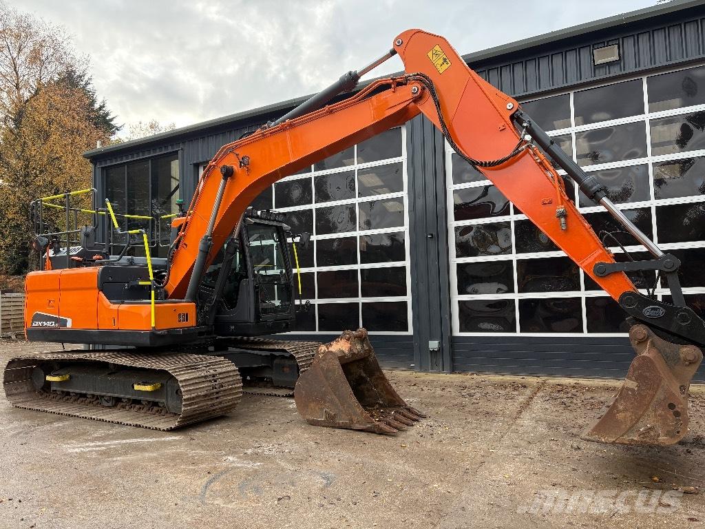 Doosan DX 140 LC Гусеничні екскаватори
