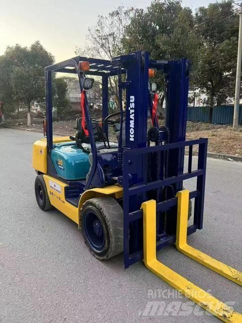 Komatsu FD 30 T-14 Дизельні навантажувачі