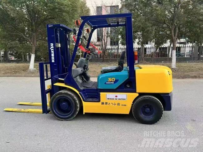 Komatsu FD 30 T-14 Дизельні навантажувачі