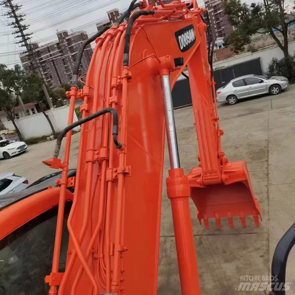 Doosan DX 225 LC Гусеничні екскаватори