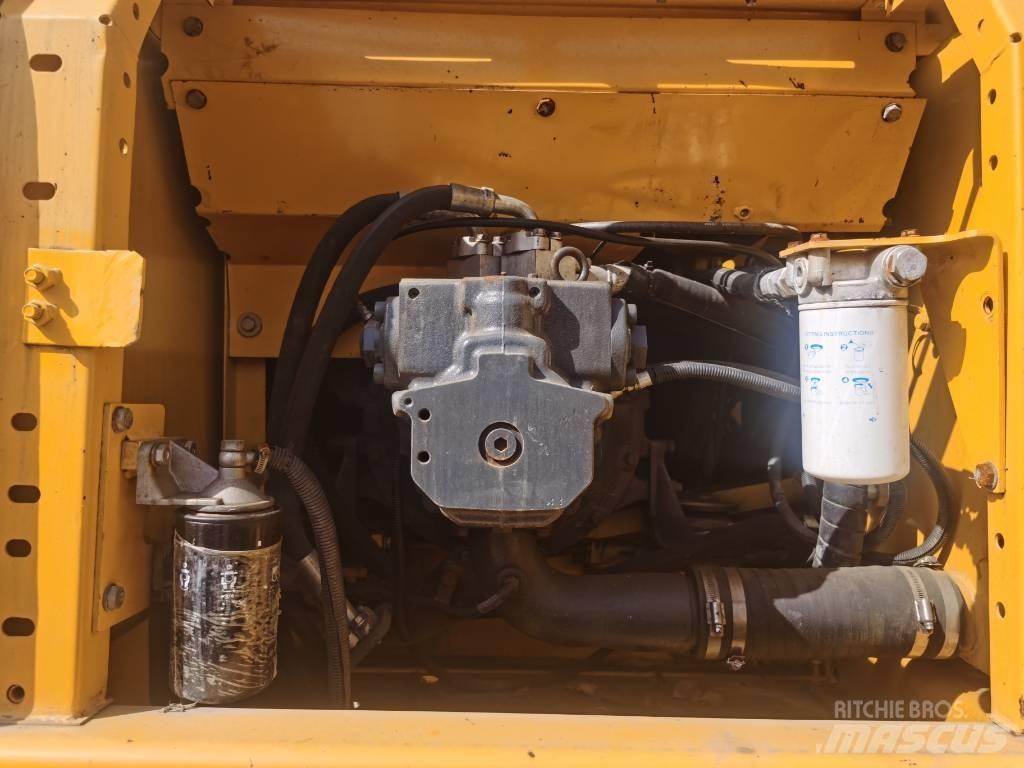 Komatsu PC 220-7 Гусеничні екскаватори