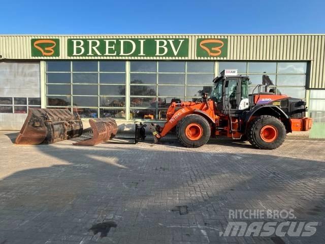 Hitachi ZW 250-6 Фронтальні навантажувачі
