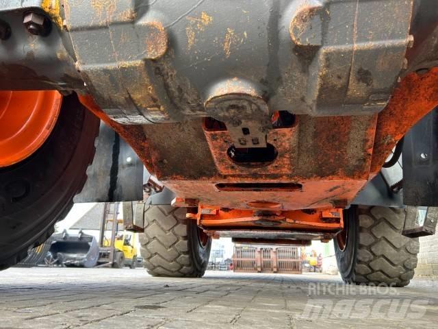 Hitachi ZW 250-6 Фронтальні навантажувачі