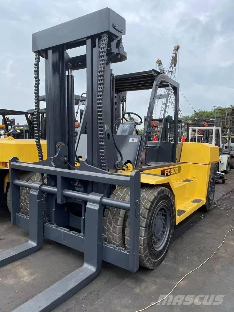 Komatsu 20 Ton Дизельні навантажувачі