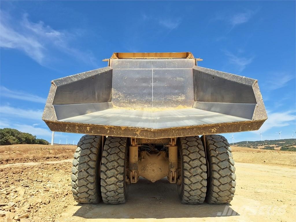 Komatsu HD 605-7E0 Кар`єрні самоскиди