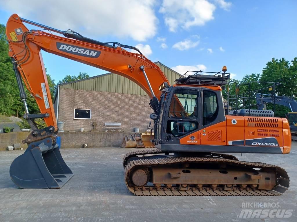 Doosan DX 225 LC-5 Гусеничні екскаватори