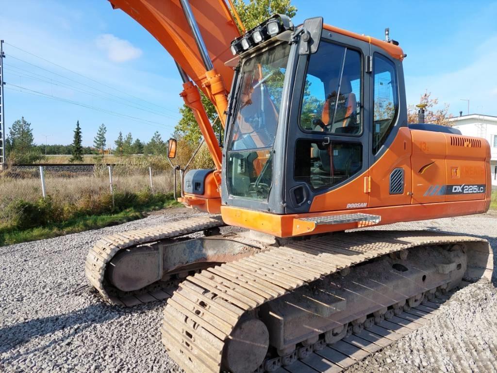 Doosan DX 225 LC Гусеничні екскаватори