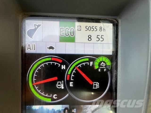 Hitachi ZX 135 US-6 Гусеничні екскаватори