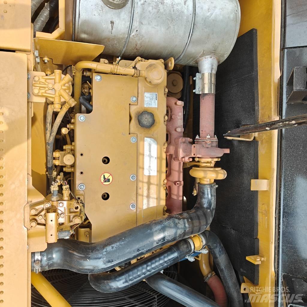 CAT 323 D L Гусеничні екскаватори