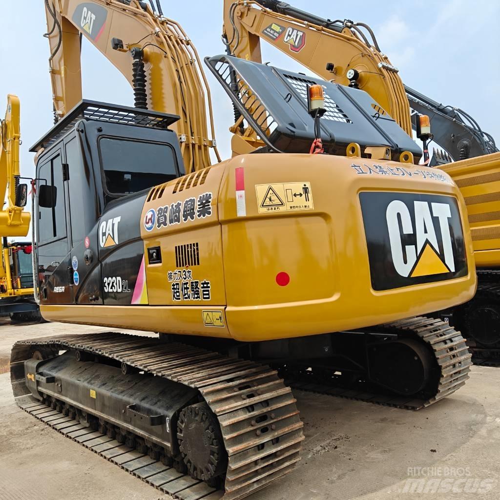 CAT 323 D L Гусеничні екскаватори