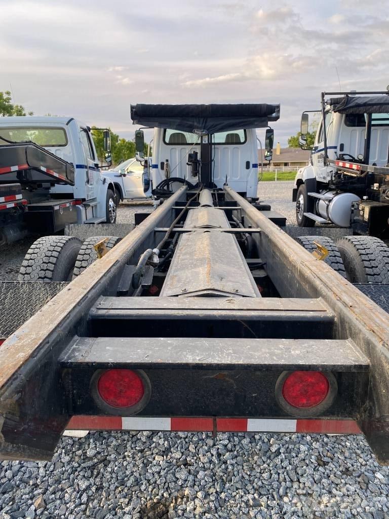 Freightliner CB Контейнеровози