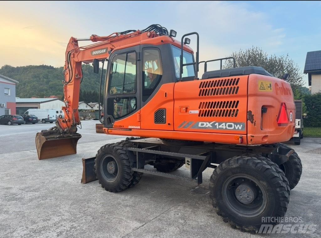 Doosan DX 140 W Колісні екскаватори