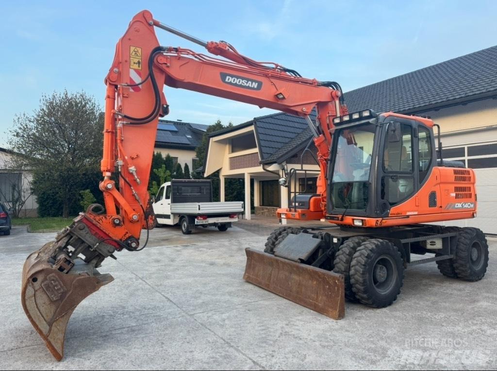 Doosan DX 140 W Колісні екскаватори