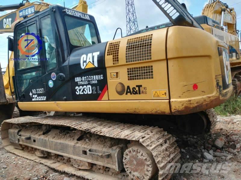CAT 323 D L Гусеничні екскаватори