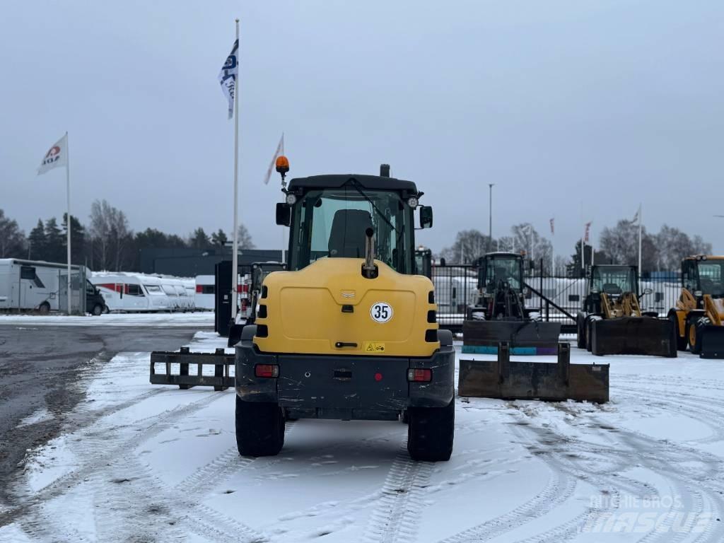 Yanmar V 120 Фронтальні навантажувачі