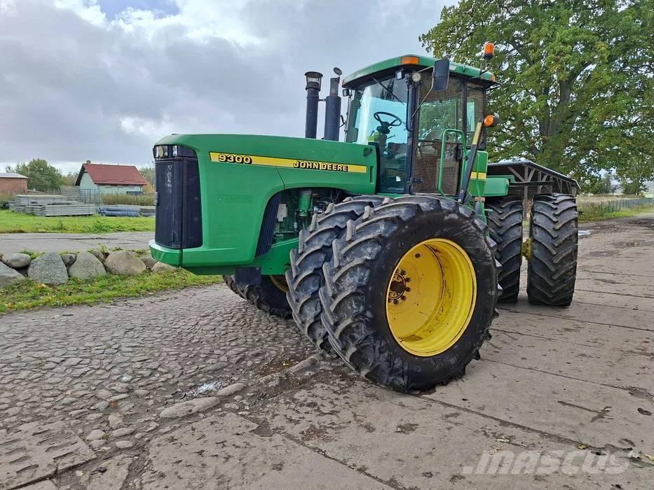John Deere 9300 Трактори