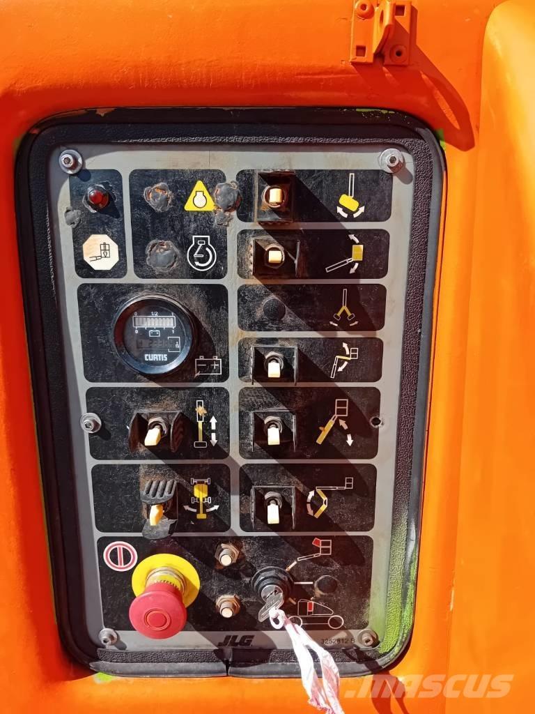 JLG E 450 AJ Колінчаті підйомники