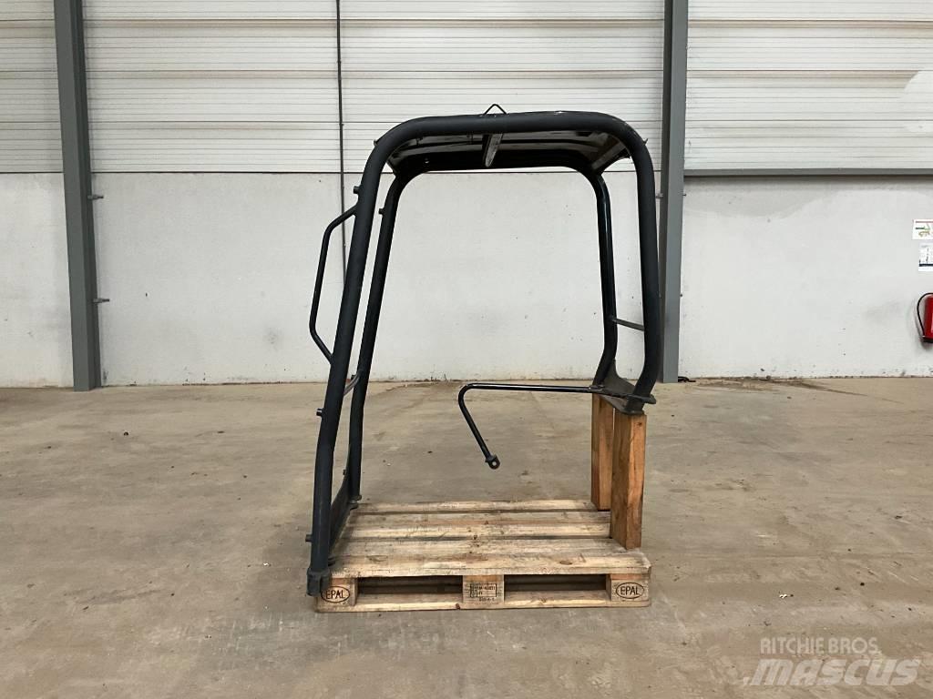 Kubota U 27-4 Кабіна