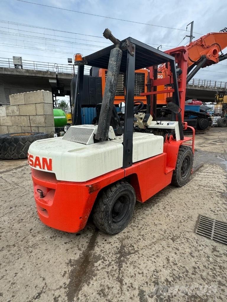 Nissan WF03A35U Дизельні навантажувачі