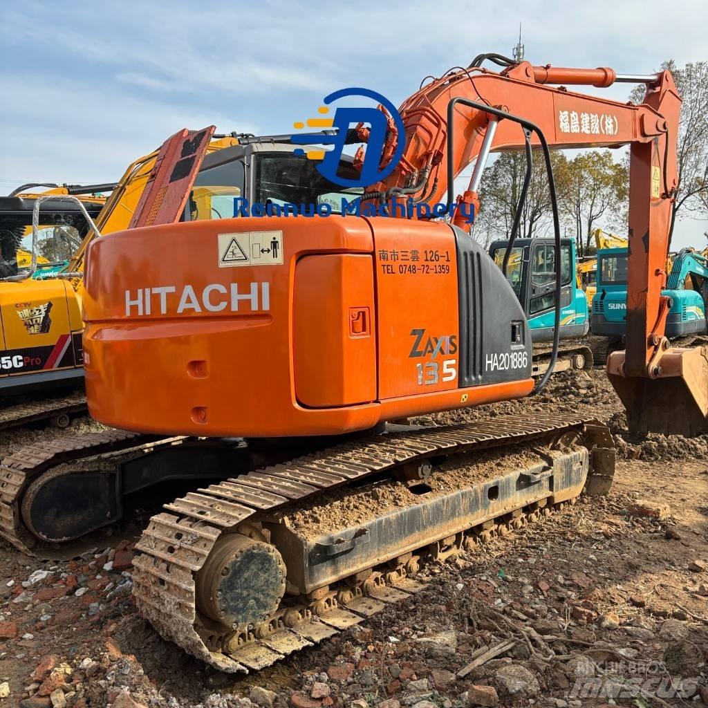 Hitachi ZX 135 US Гусеничні екскаватори