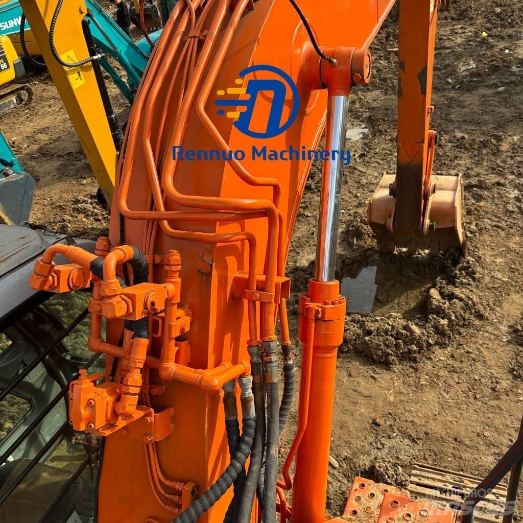 Hitachi ZX 135 US Гусеничні екскаватори