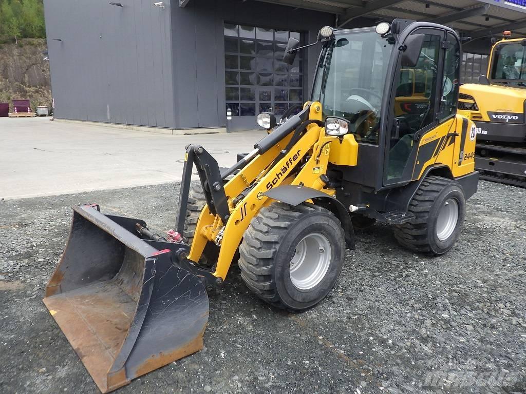 Schäffer 2445 S Фронтальні навантажувачі