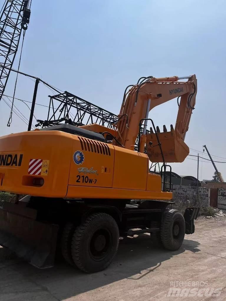 Hyundai 210w-9 Колісні екскаватори