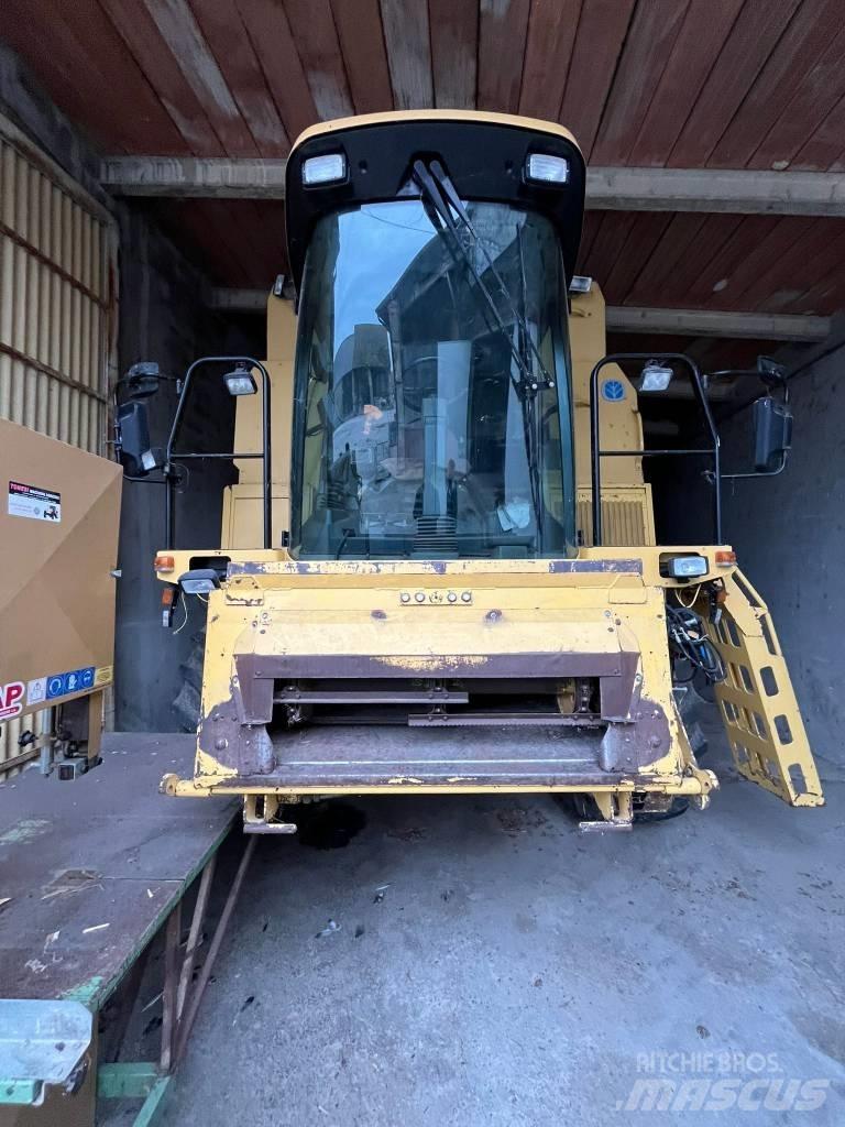 New Holland TF 76 Зернозбиральні комбайни