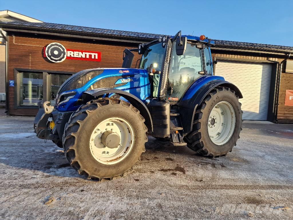 Valtra T 215 V Трактори