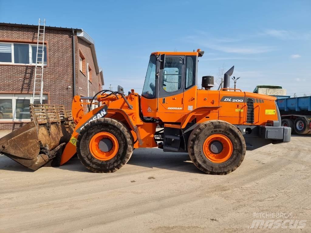 Doosan DL 200 Фронтальні навантажувачі