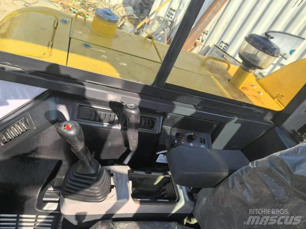 Komatsu PC 58 Гусеничні екскаватори