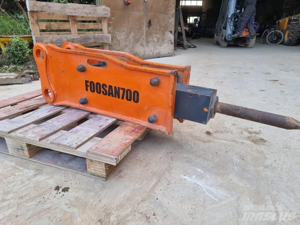  Foosan 700 Плуги