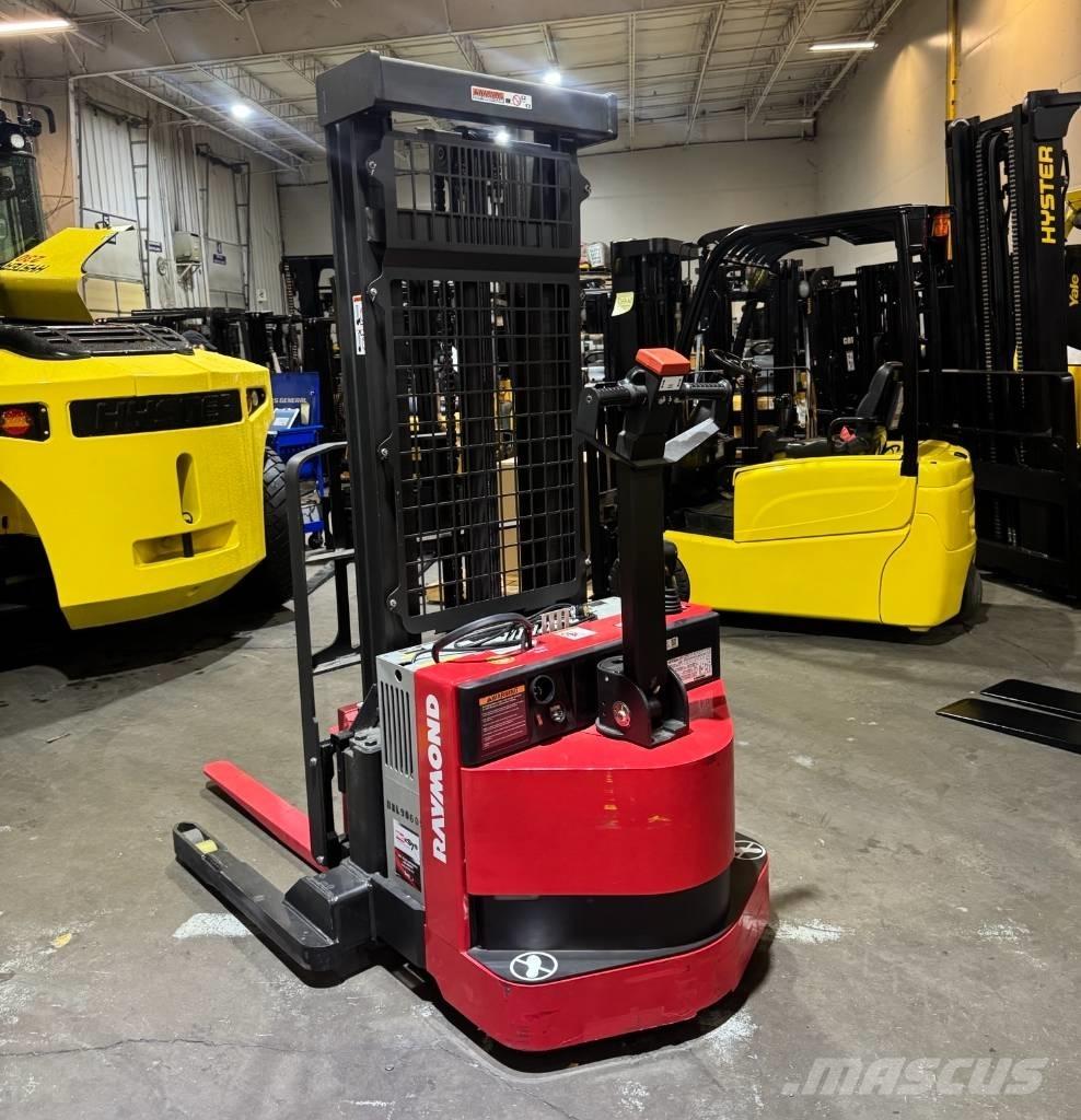 Raymond RSS40 Самохідні електроштабелери