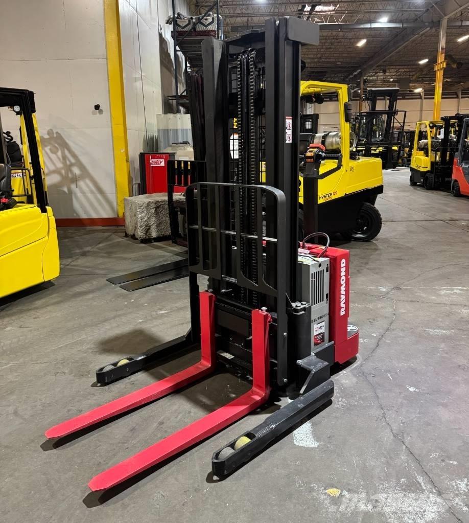 Raymond RSS40 Самохідні електроштабелери