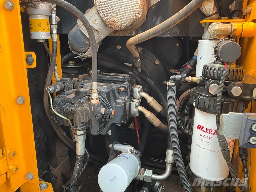 JCB JS 130 LC Гусеничні екскаватори